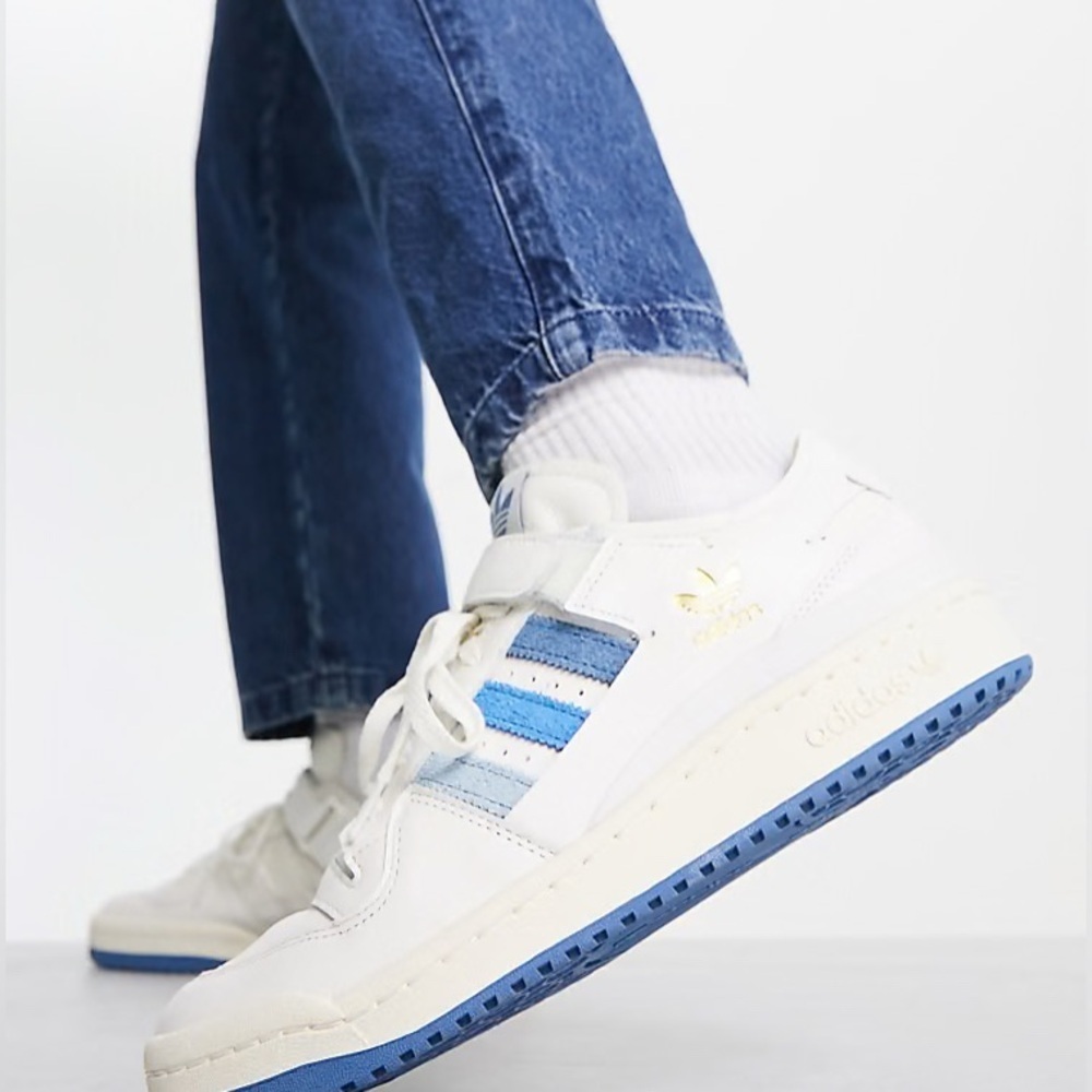 Adidas - NEW - FORUM 84 LOW SHOES. Originals. Size 6. (Box dented) - Picture 2 of 16